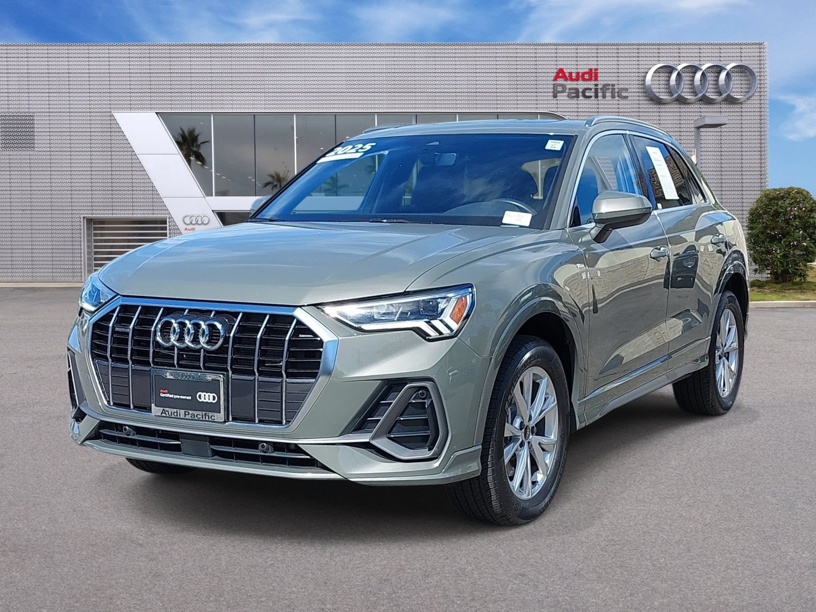 Certified 2025 Audi Q3 2.0T Premium w/ Convenience Package