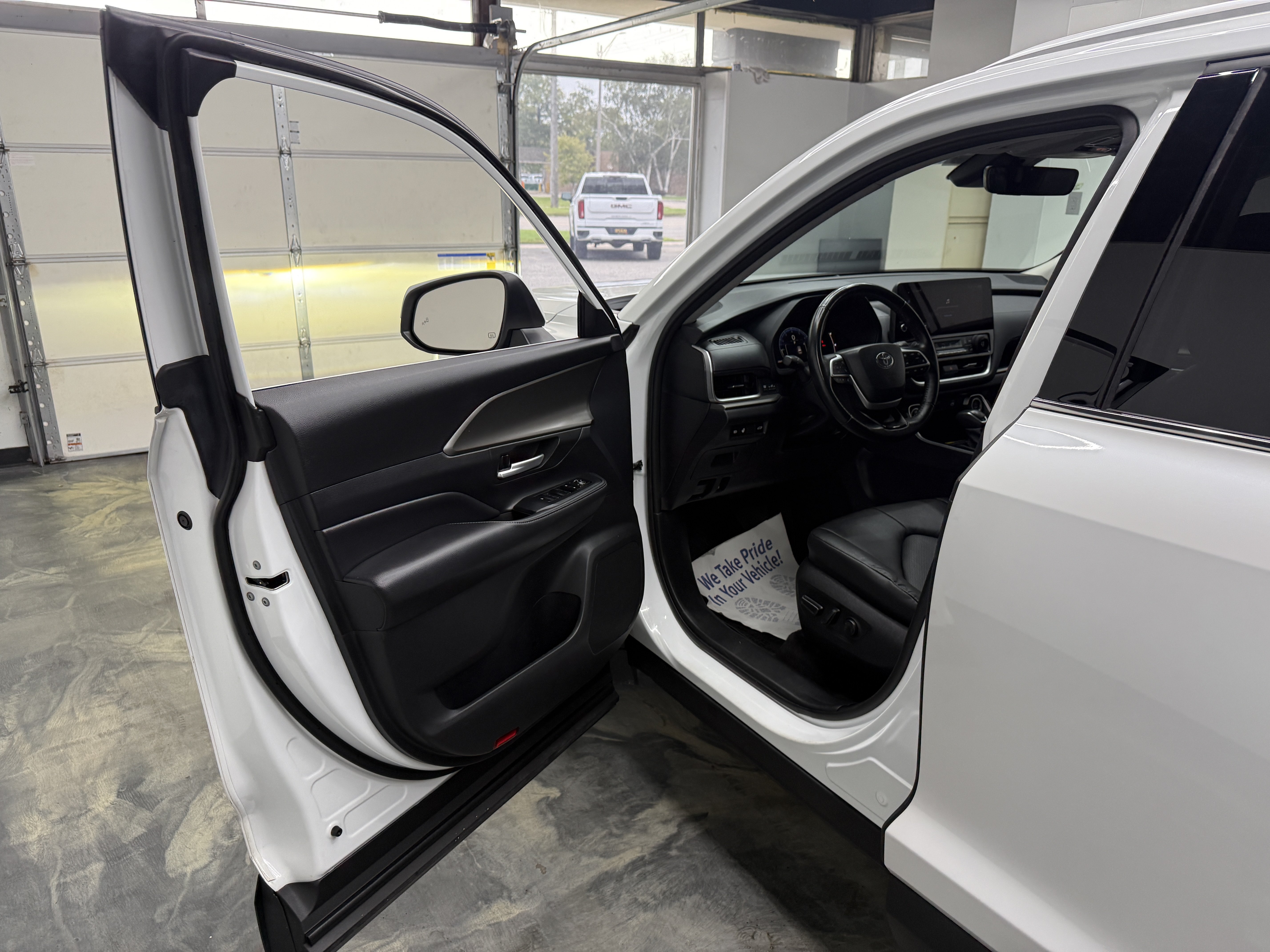 Used 2024 Toyota Grand Highlander AWD image 8