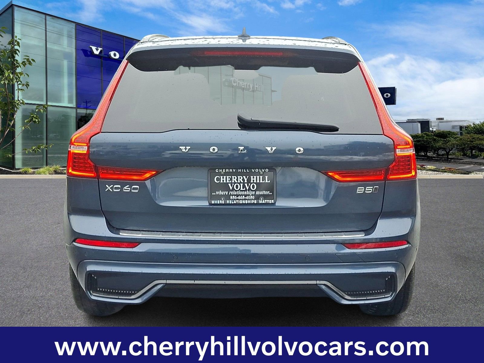 Certified 2023 Volvo XC60 B5 Plus w/ Climate Package image 6