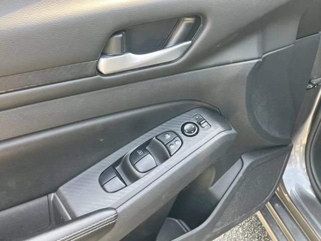 Used 2024 Nissan Altima 2.5 SV FWD image 21