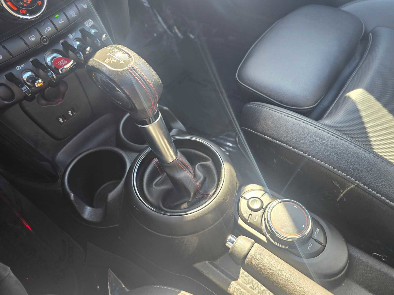 Used 2019 MINI Cooper S w/ Premium Package image 30