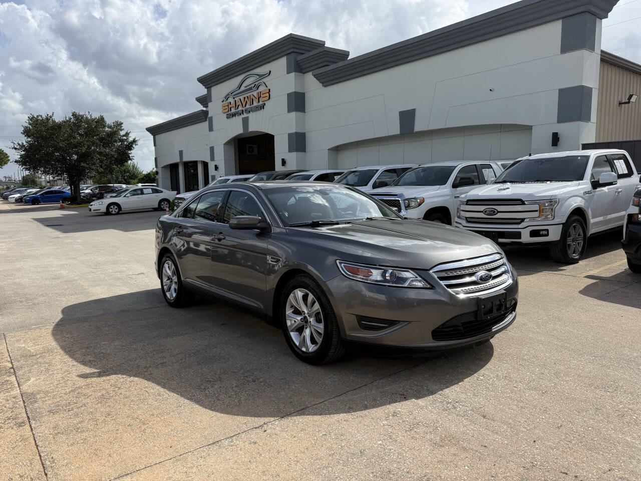 Used 2012 Ford Taurus SEL FWD image 2