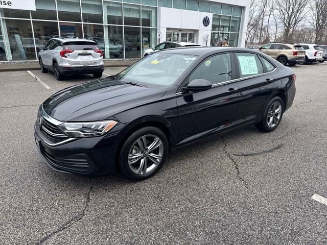 Certified 2024 Volkswagen Jetta SE image 3