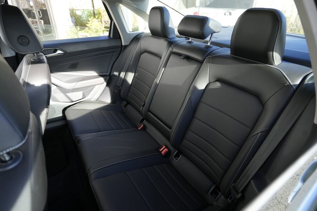 Used 2023 Volkswagen Jetta SE FWD image 19