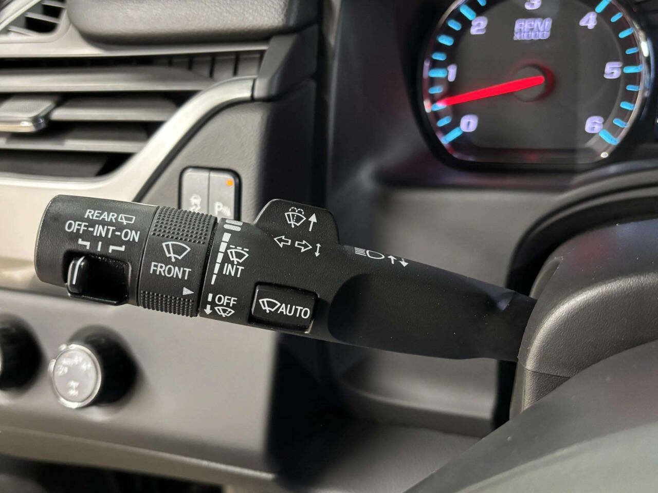 Used 2019 Chevrolet Tahoe 4WD image 28