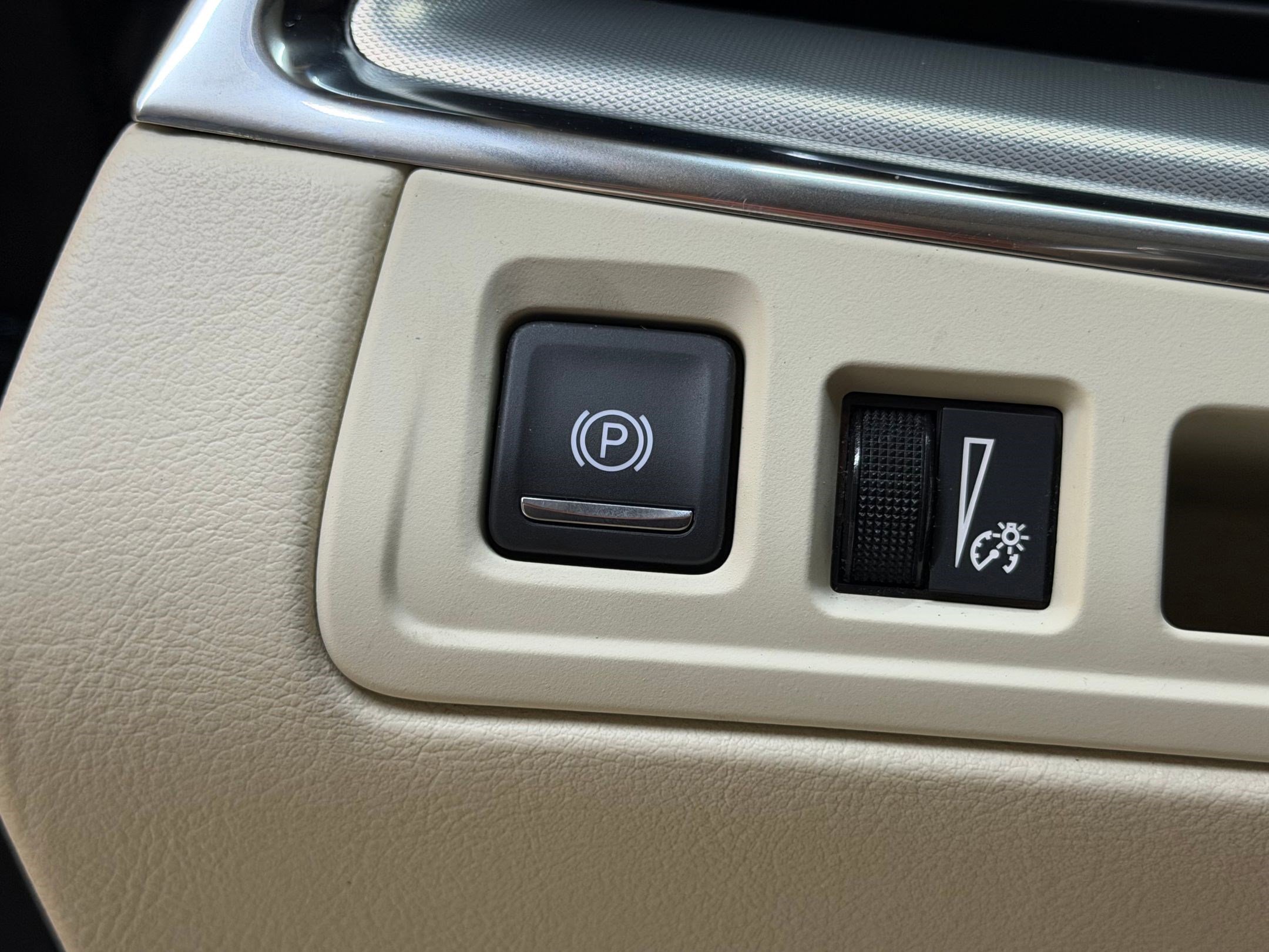 Used 2020 Cadillac XT5 Premium Luxury FWD image 30