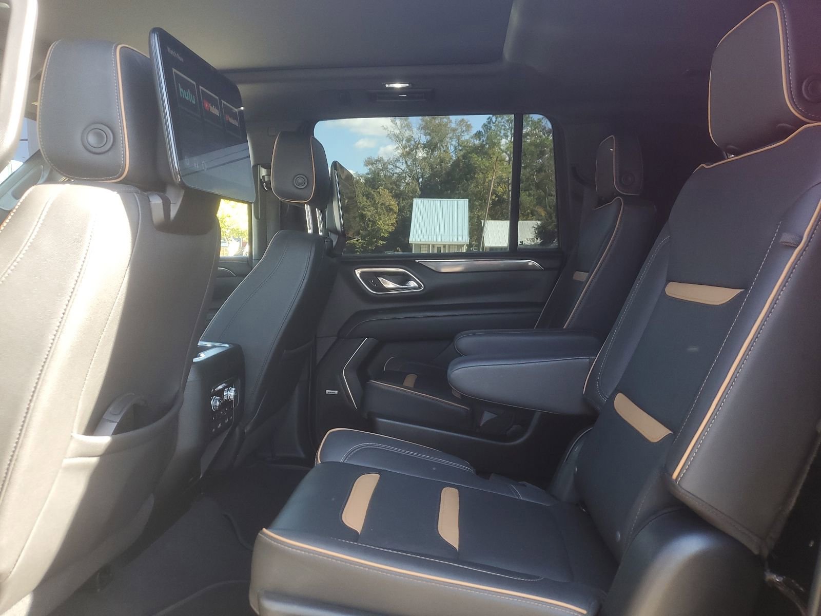 Used 2023 GMC Yukon XL AT4 w/ AT4 Premium Package image 12