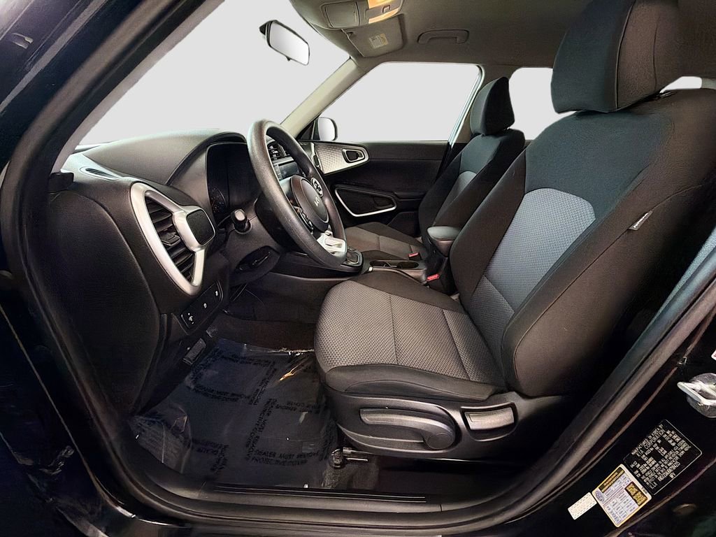 Used 2022 Kia Soul LX image 20