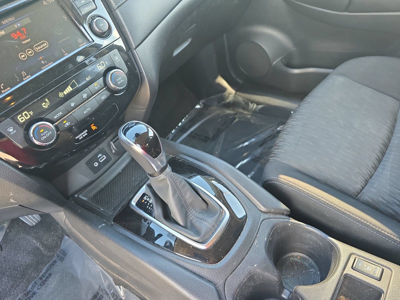 Used 2020 Nissan Rogue SV FWD image 23