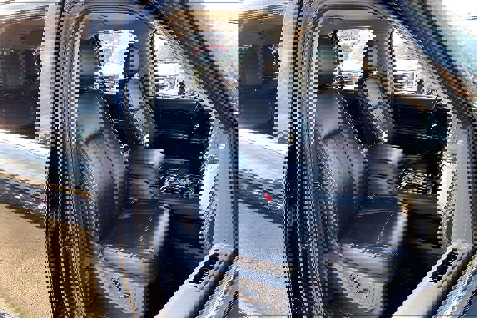 Used 2024 Ford Expedition Max XLT image 8