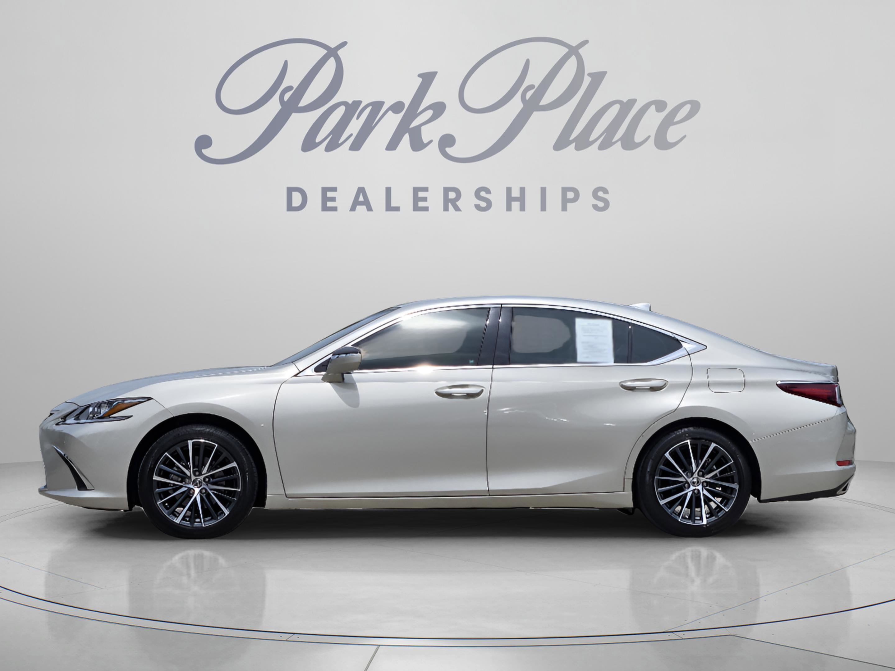 Used 2025 Lexus ES 350 w/ Premium Package FWD image 2