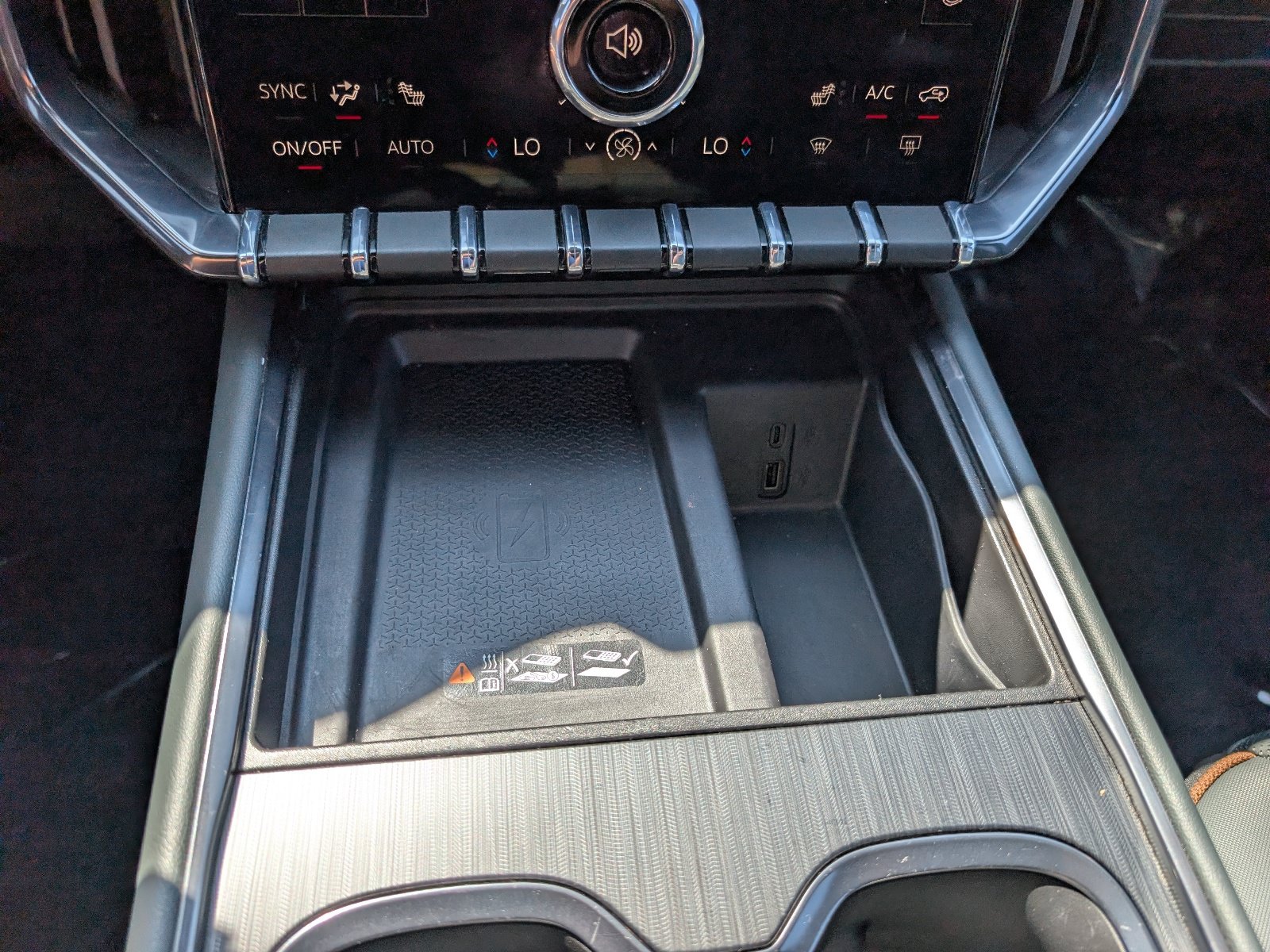 Used 2025 GMC Acadia AT4 AWD/4WD image 30