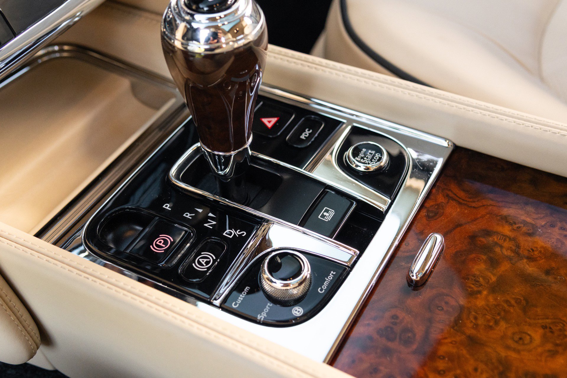 Used 2014 Bentley Mulsanne RWD image 46