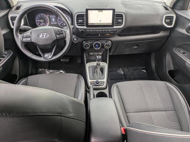 Used 2022 Hyundai Venue Limited image 17