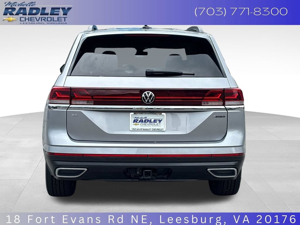 Used 2025 Volkswagen Atlas SE AWD/4WD image 4