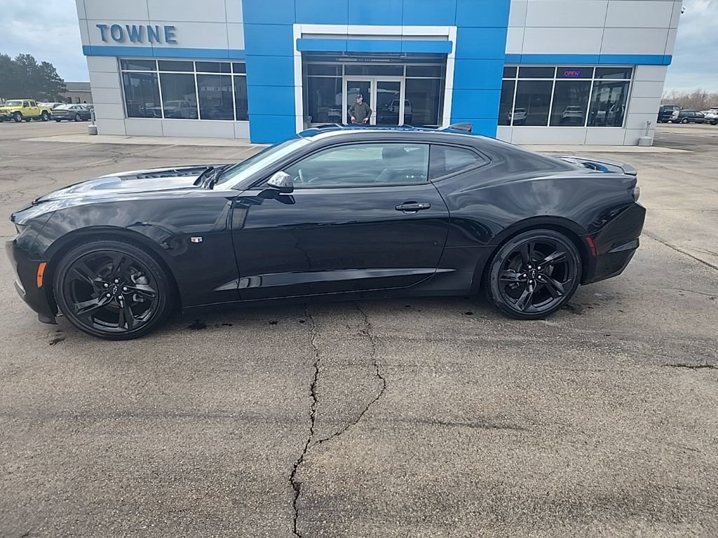 Used 2024 Chevrolet Camaro LT w/ RS Package image 4