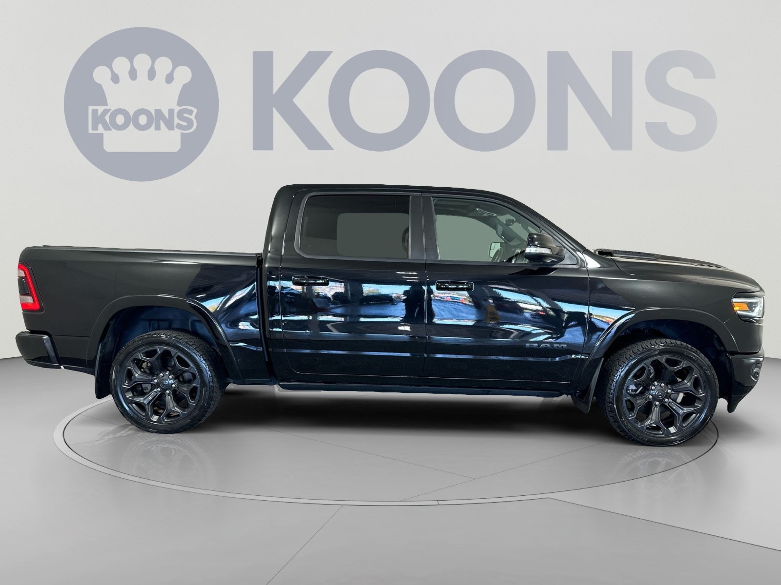 Used 2020 RAM 1500 Limited w/ Black Appearance Package AWD/4WD image 8