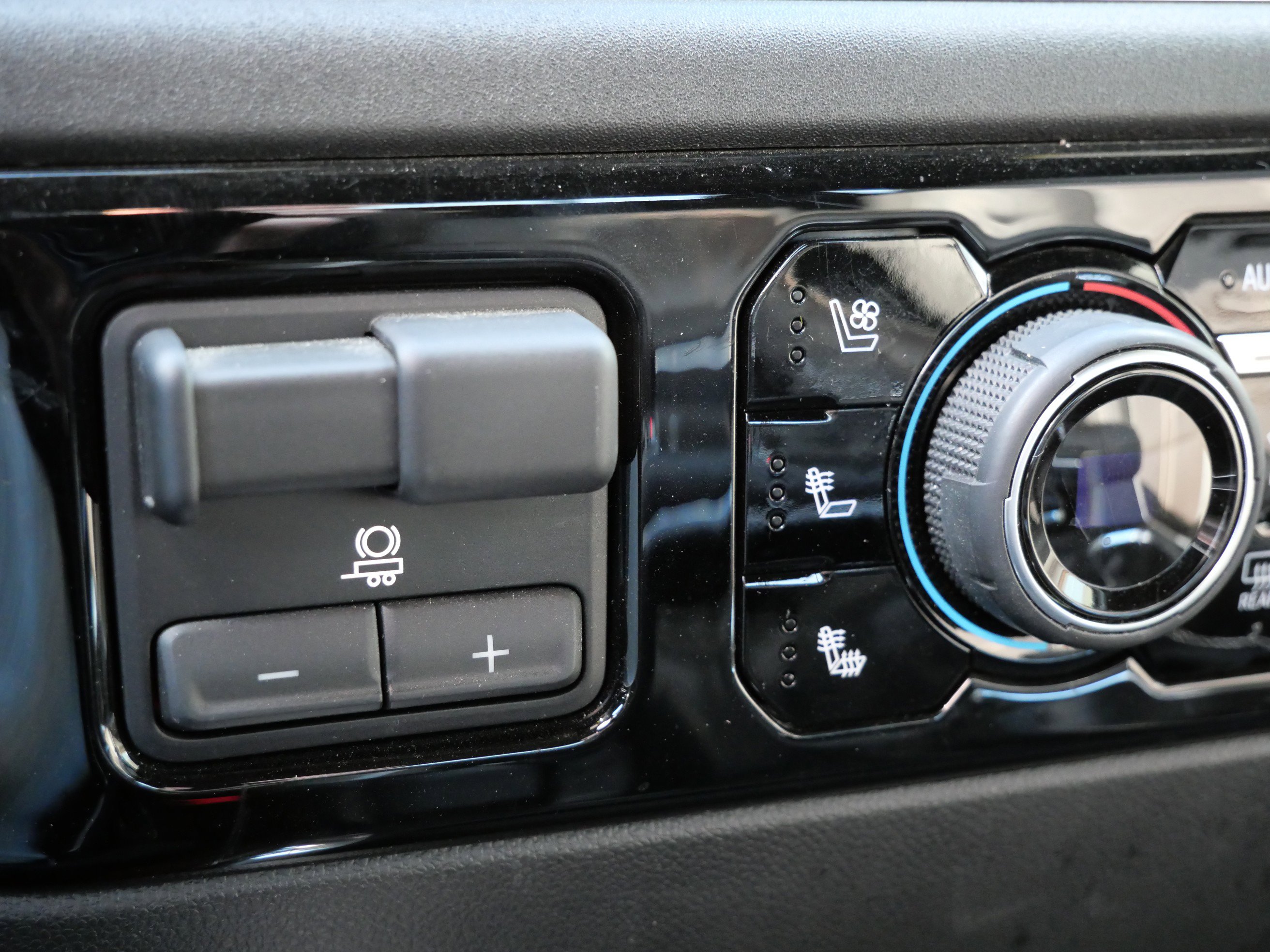 Used 2024 Chevrolet Silverado 1500 High Country w/ Technology Package image 15