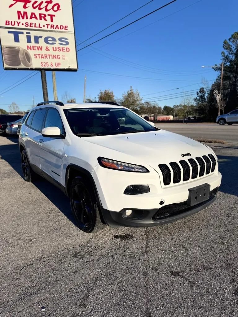 Used 2016 Jeep Cherokee Latitude w/ Cold Weather Group AWD/4WD image 2