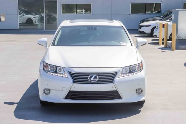 Used 2015 Lexus ES 300h w/ Premium Package w/Bamboo Trim FWD image 2