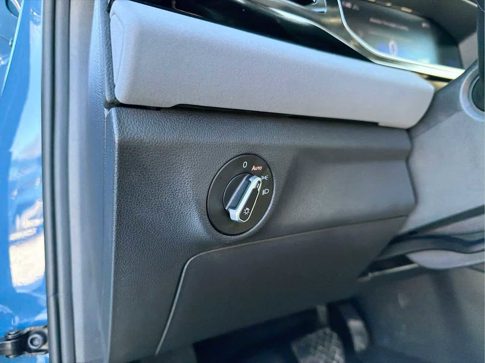 Certified 2025 Volkswagen Jetta SE image 18