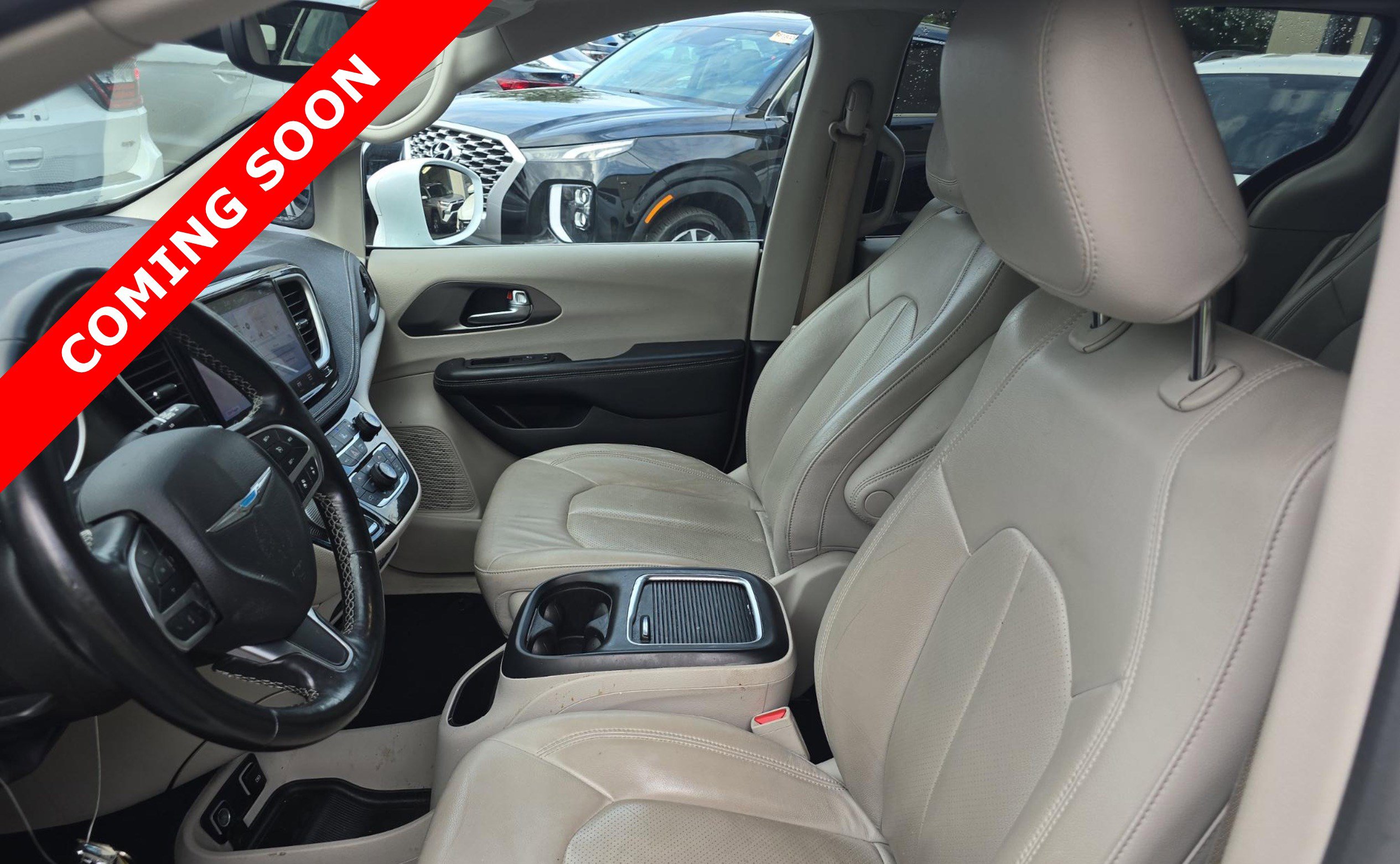 Used 2021 Chrysler Pacifica Touring-L image 6