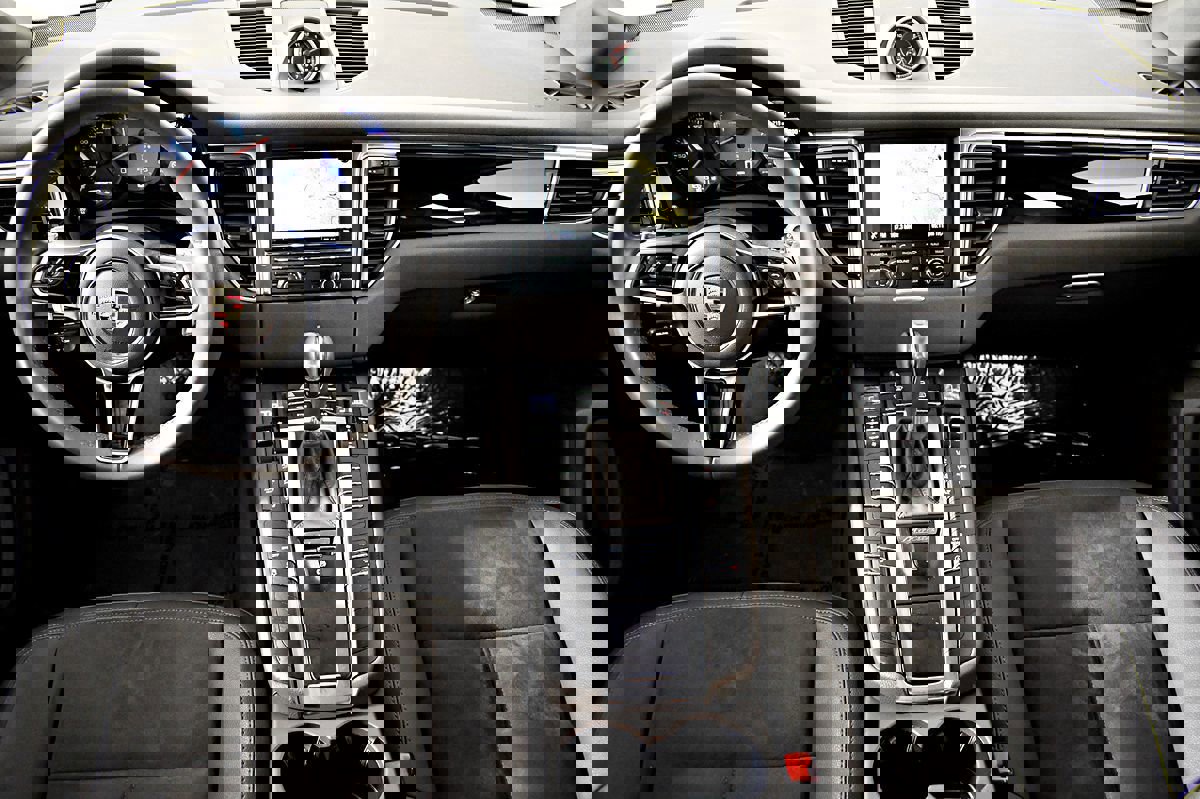 Used 2016 Porsche Macan S image 22