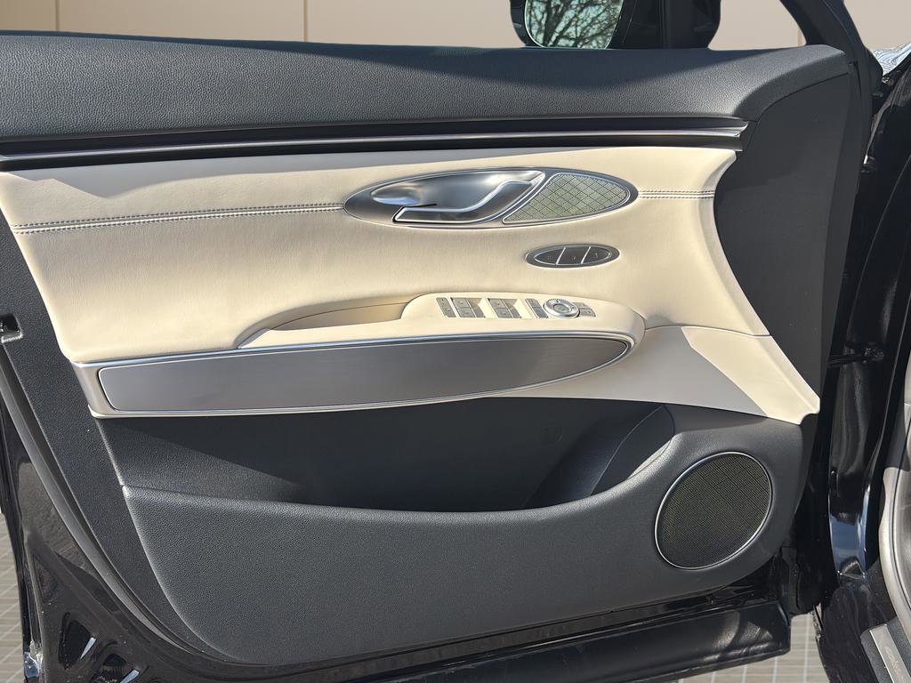 Used 2026 Genesis GV70 2.5T Select image 16