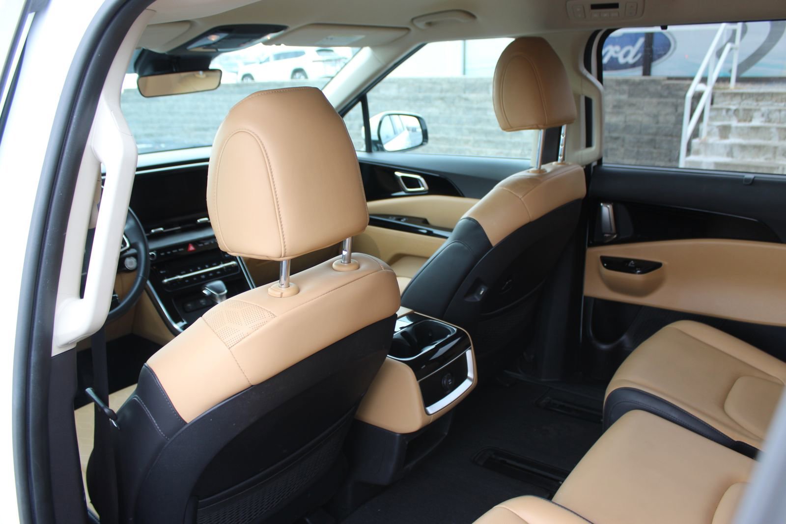 Used 2024 Kia Carnival EX image 21