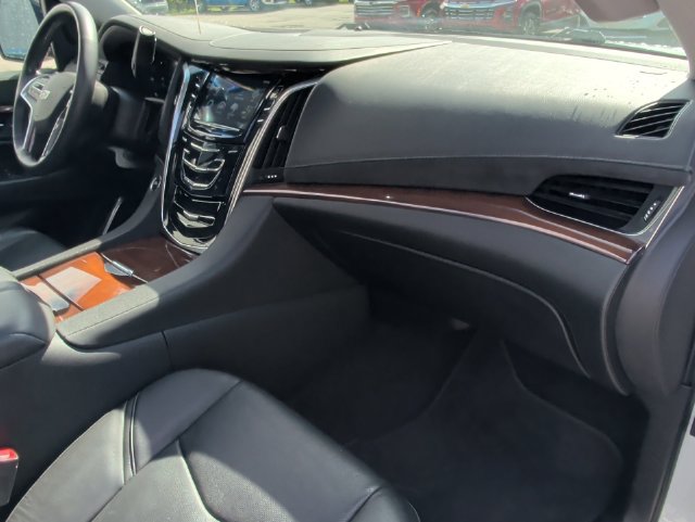 Used 2019 Cadillac Escalade ESV Luxury AWD/4WD image 33
