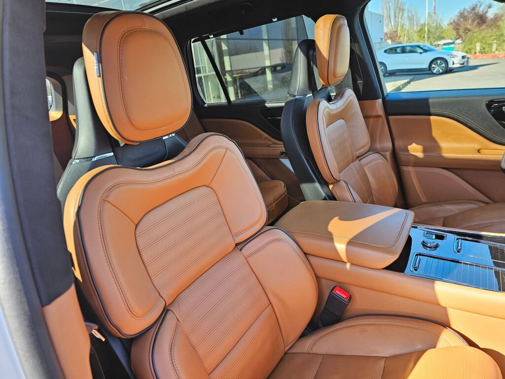 Used 2023 Lincoln Aviator Black Label Grand Touring w/ Class IV Trailer Tow Package image 13