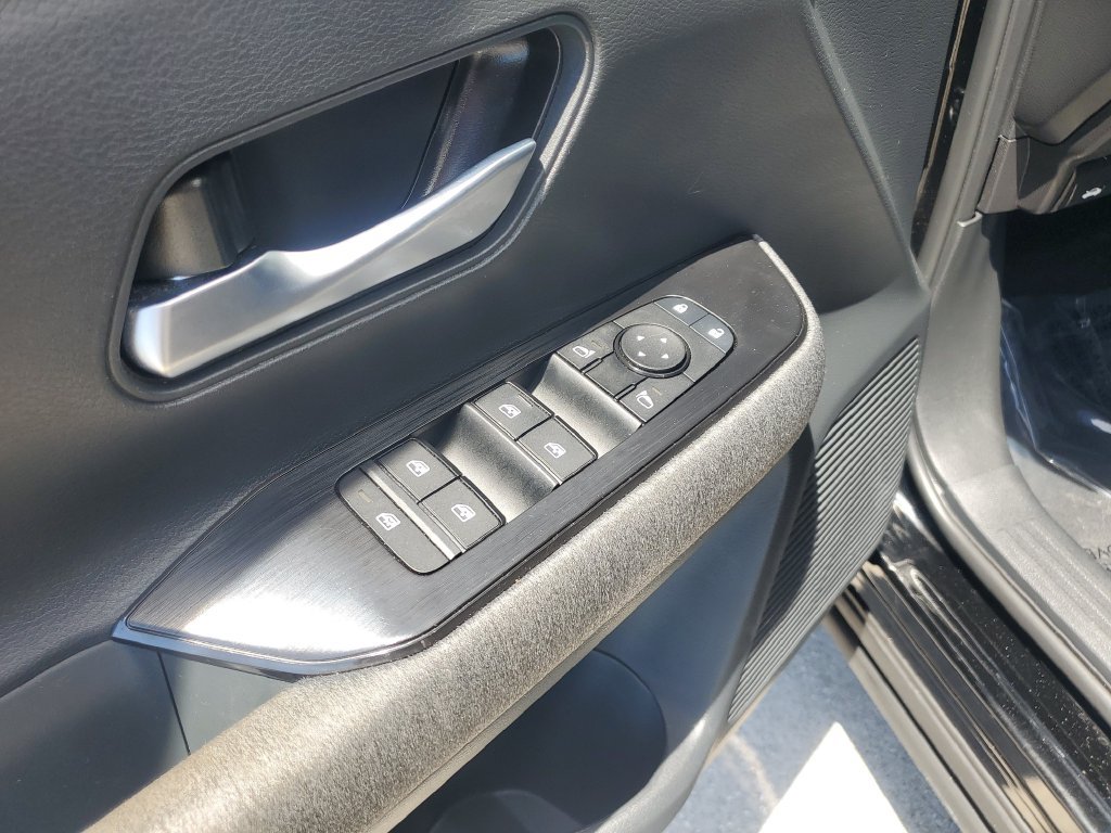 Certified 2025 Nissan Kicks SV FWD image 26