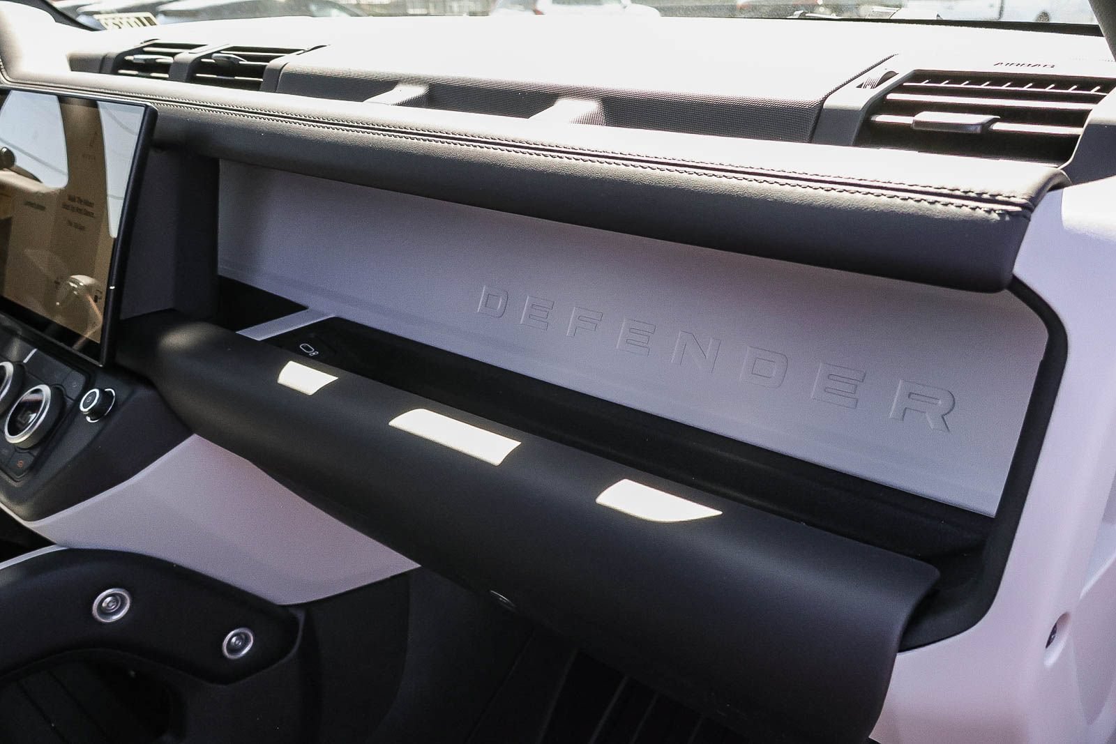 New 2026 Land Rover Defender 110 X-Dynamic SE AWD/4WD image 18