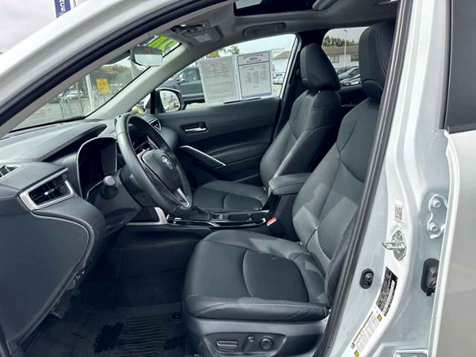 Used 2024 Toyota Corolla Cross XLE w/ Convenience Package FWD image 16