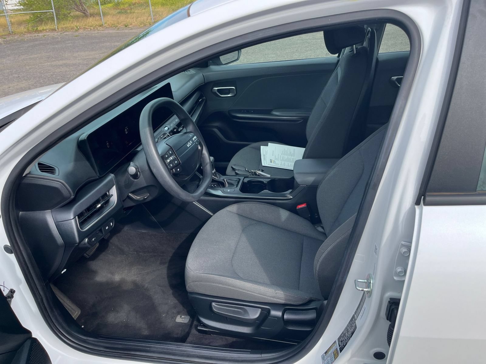 Used 2025 Kia K4 FWD image 21