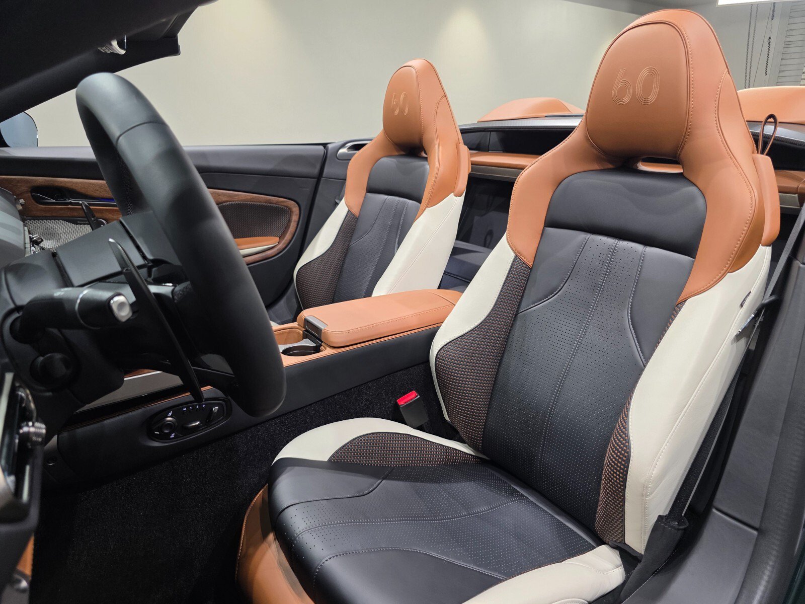 Used 2026 Aston Martin Vanquish 60th Anniversary Edition RWD image 12
