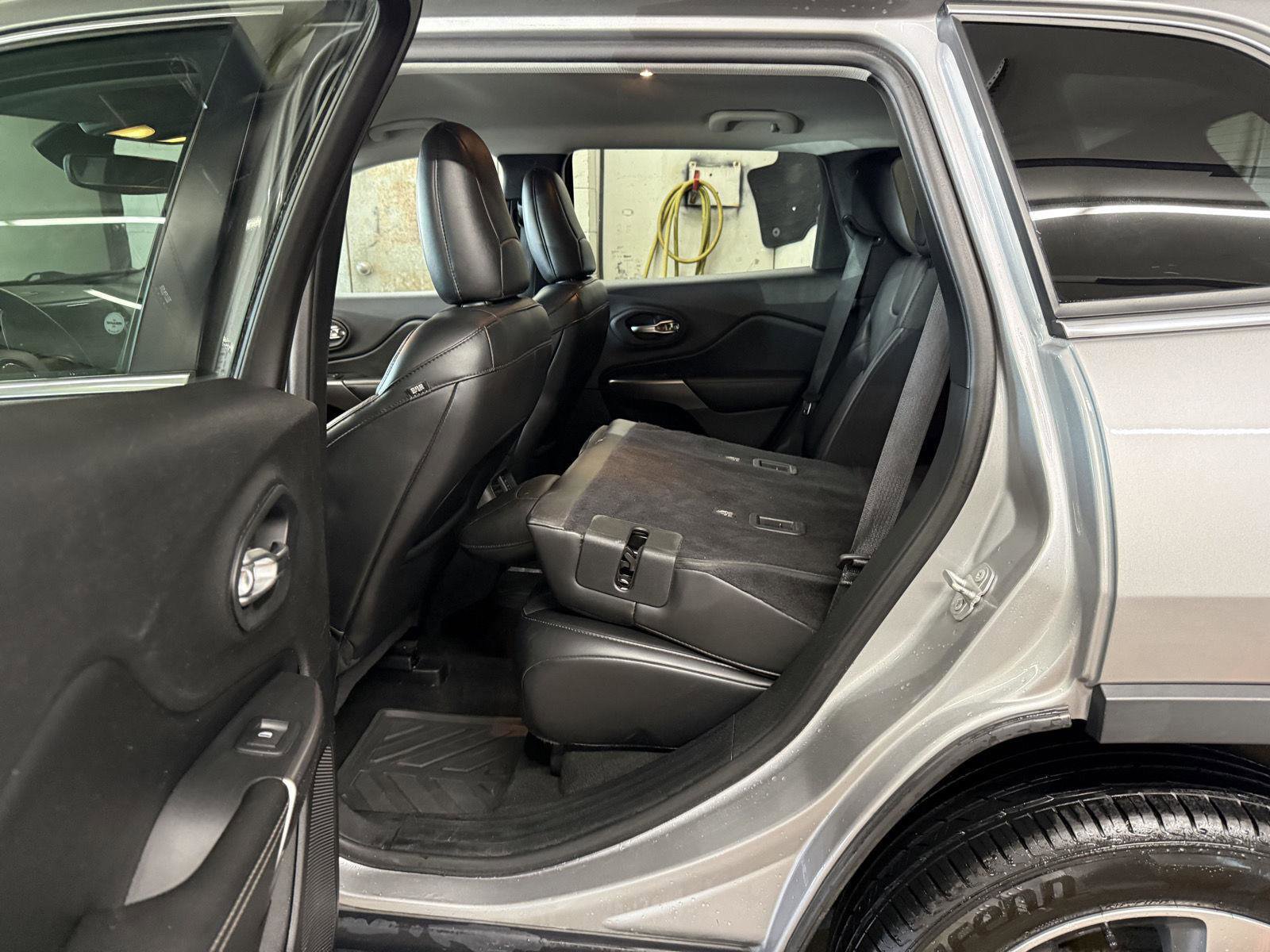Used 2019 Jeep Cherokee Limited AWD/4WD image 20