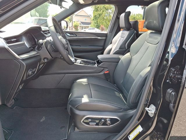 New 2025 Jeep Grand Cherokee L Overland w/ Luxury Tech Group IV image 11