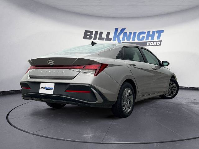 Used 2024 Hyundai Elantra SEL FWD image 5