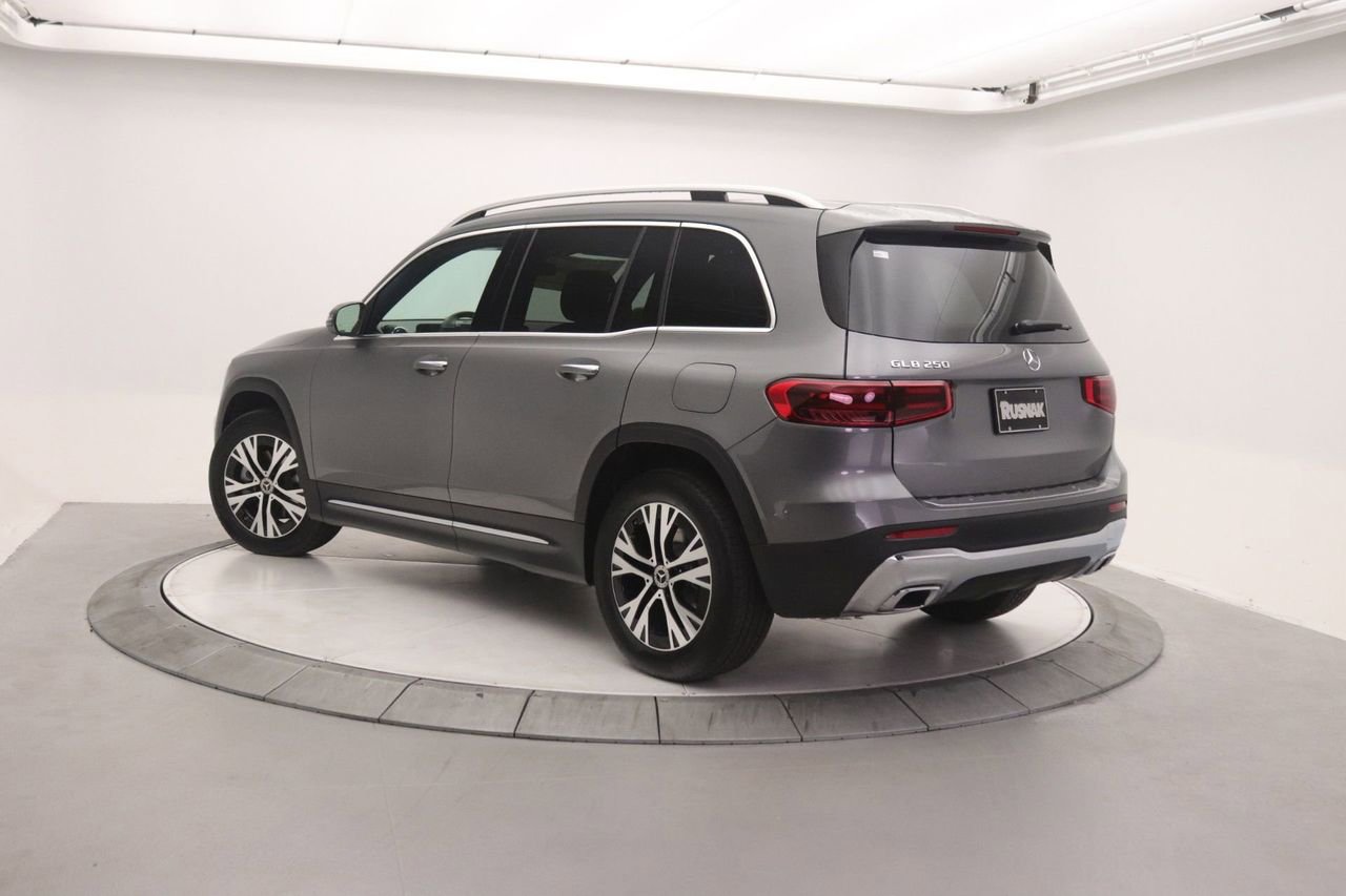 New 2026 Mercedes-Benz GLB 250 image 2