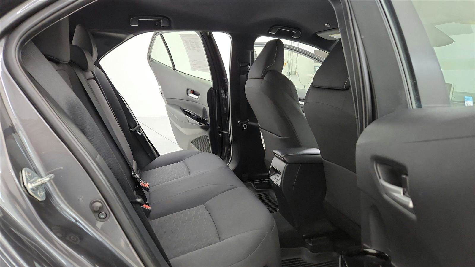 Used 2024 Toyota Corolla SE w/ SE Package image 18