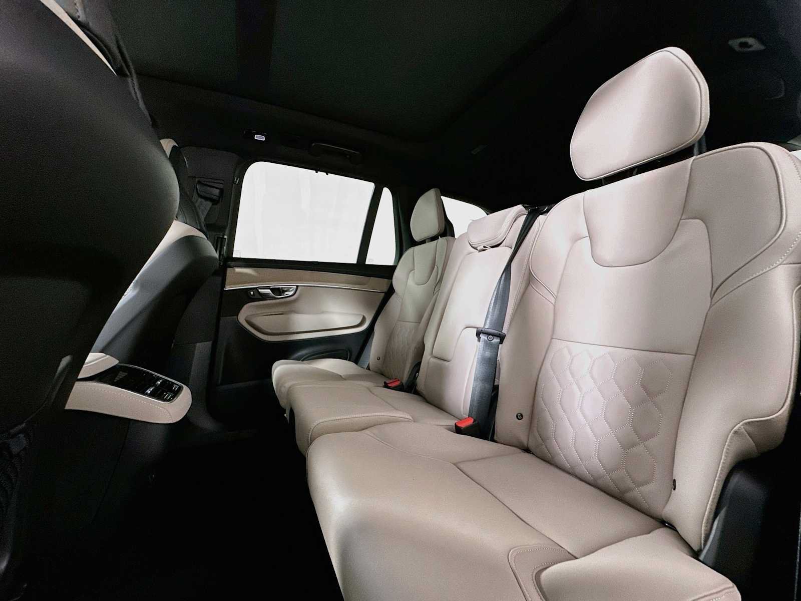 New 2027 Volvo XC90 B6 Plus AWD/4WD image 22