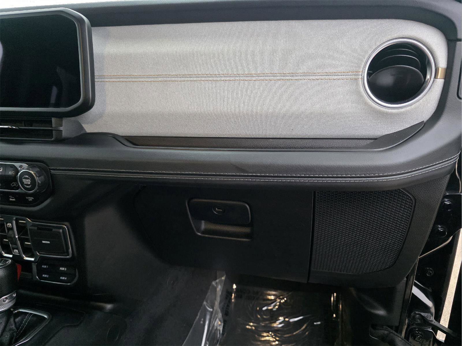 Used 2024 Jeep Wrangler Sahara w/ Safety Group image 32