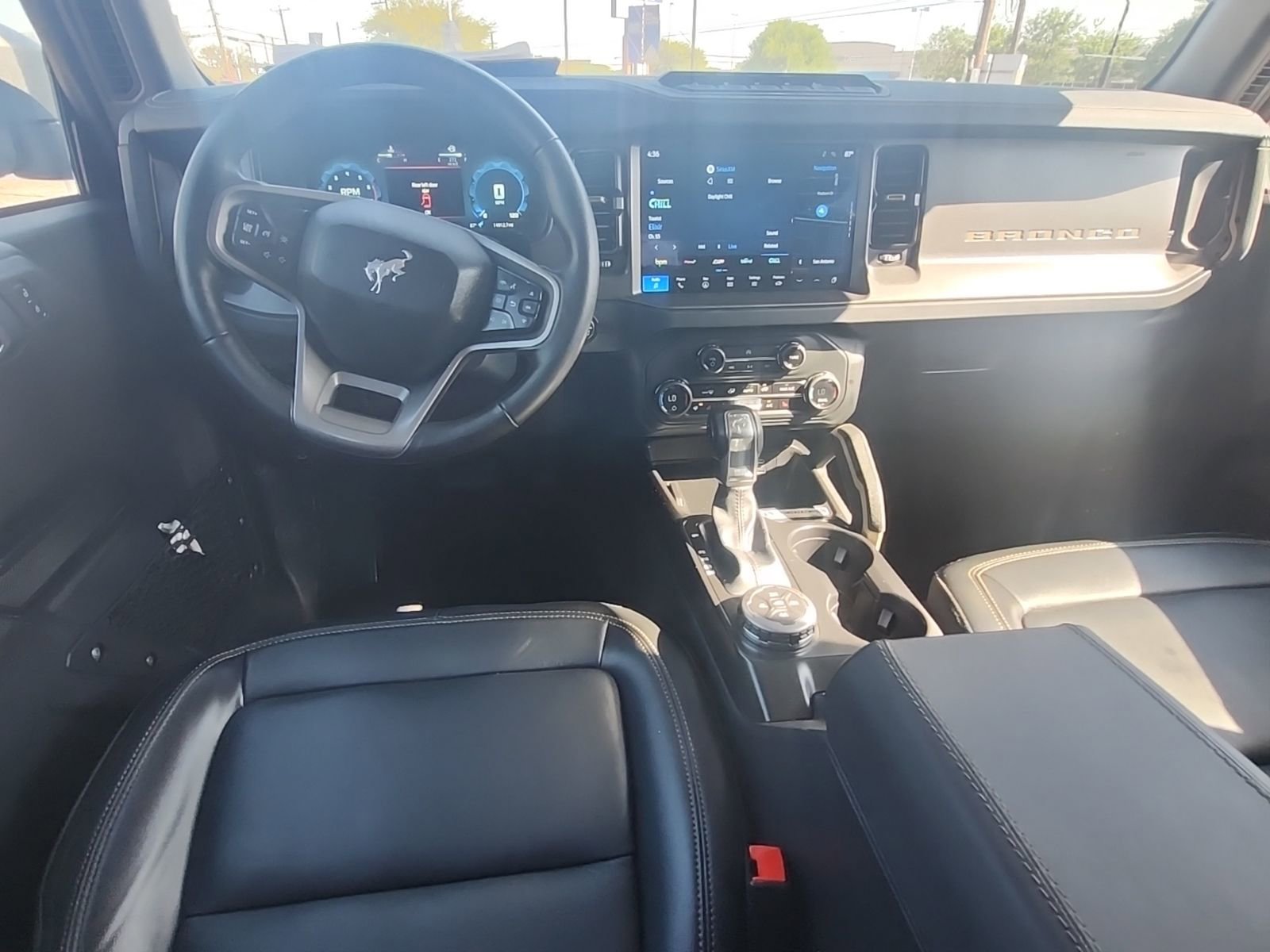 Used 2025 Ford Bronco Badlands image 9