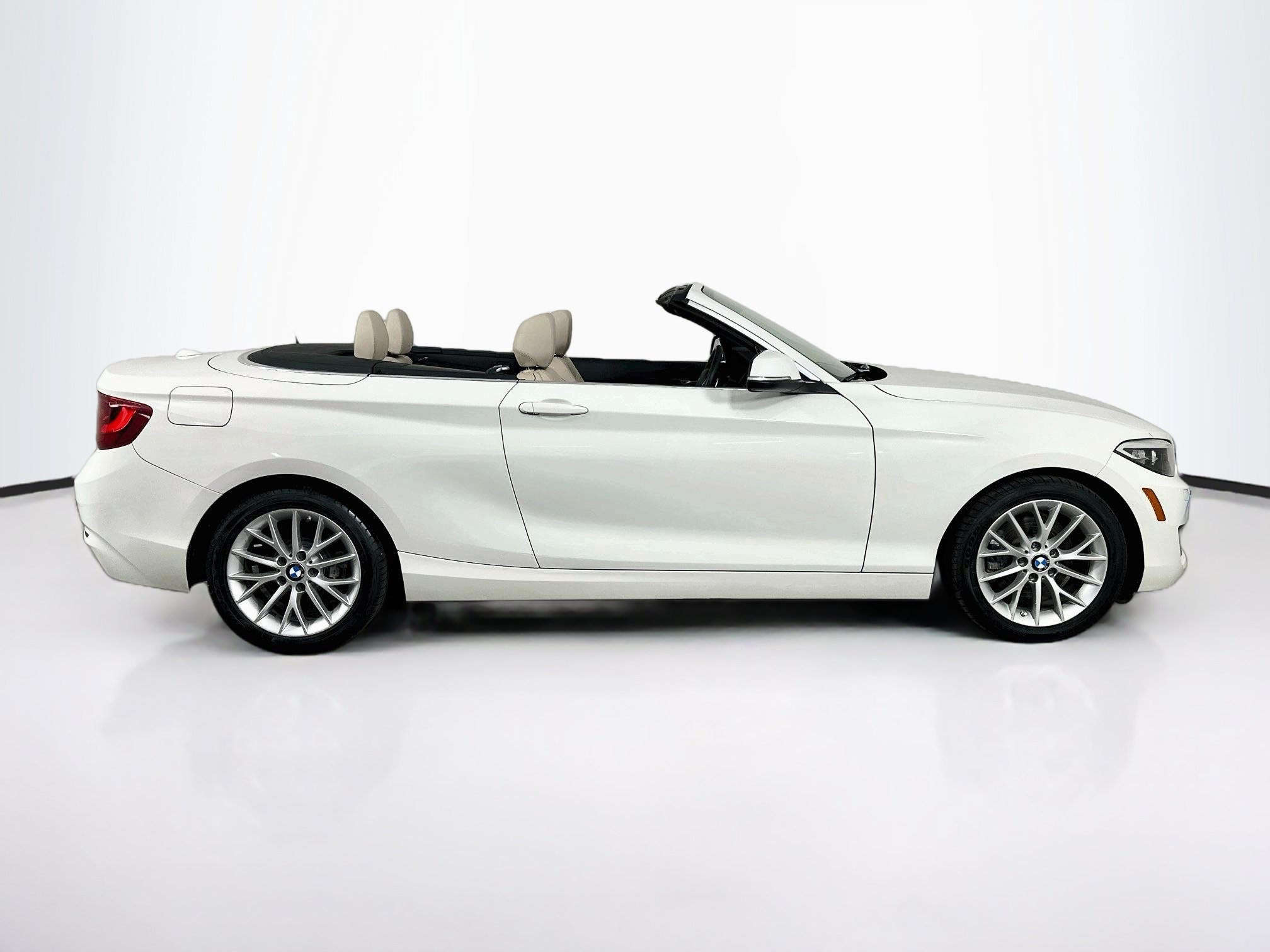 Used 2016 BMW 228i xDrive Convertible AWD/4WD image 4