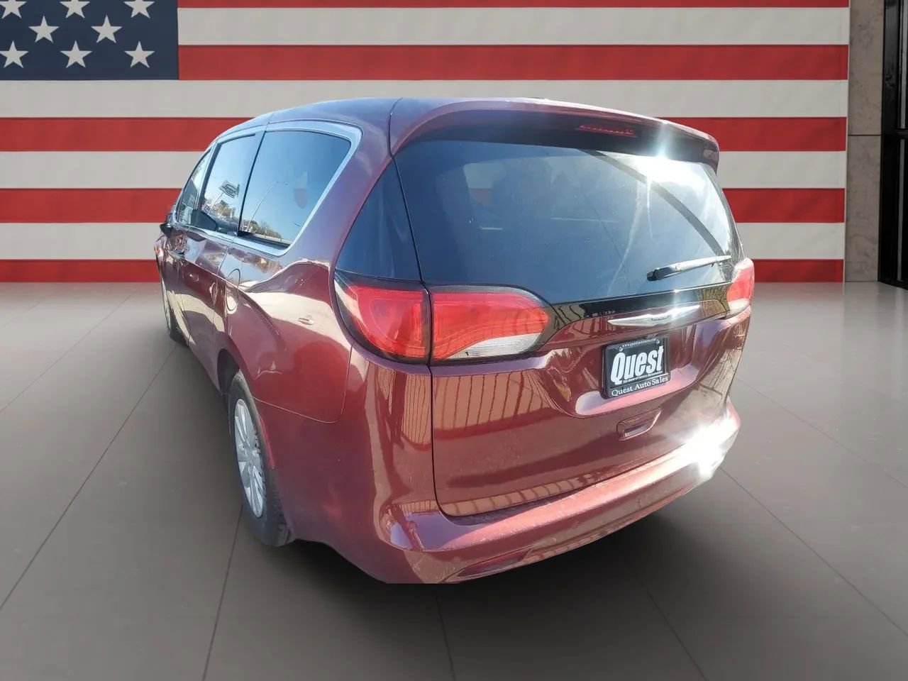 Used 2020 Chrysler Voyager L image 6