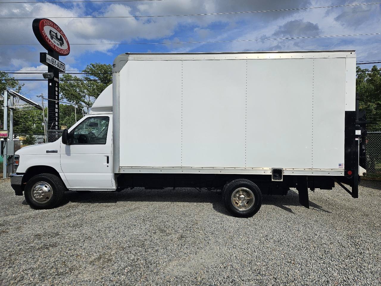 Used 2022 Ford E-450 and Econoline 450 Super Duty w/ Power Windows & Locks Group RWD image 2