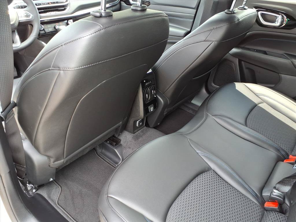 New 2026 Jeep Compass Latitude AWD/4WD image 15
