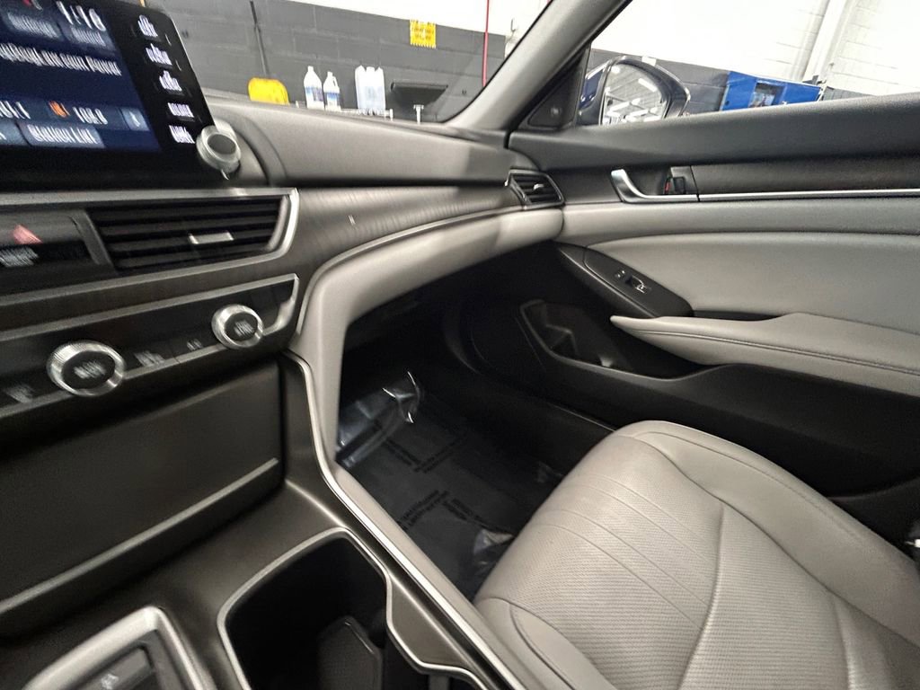Used 2020 Honda Accord Touring image 28