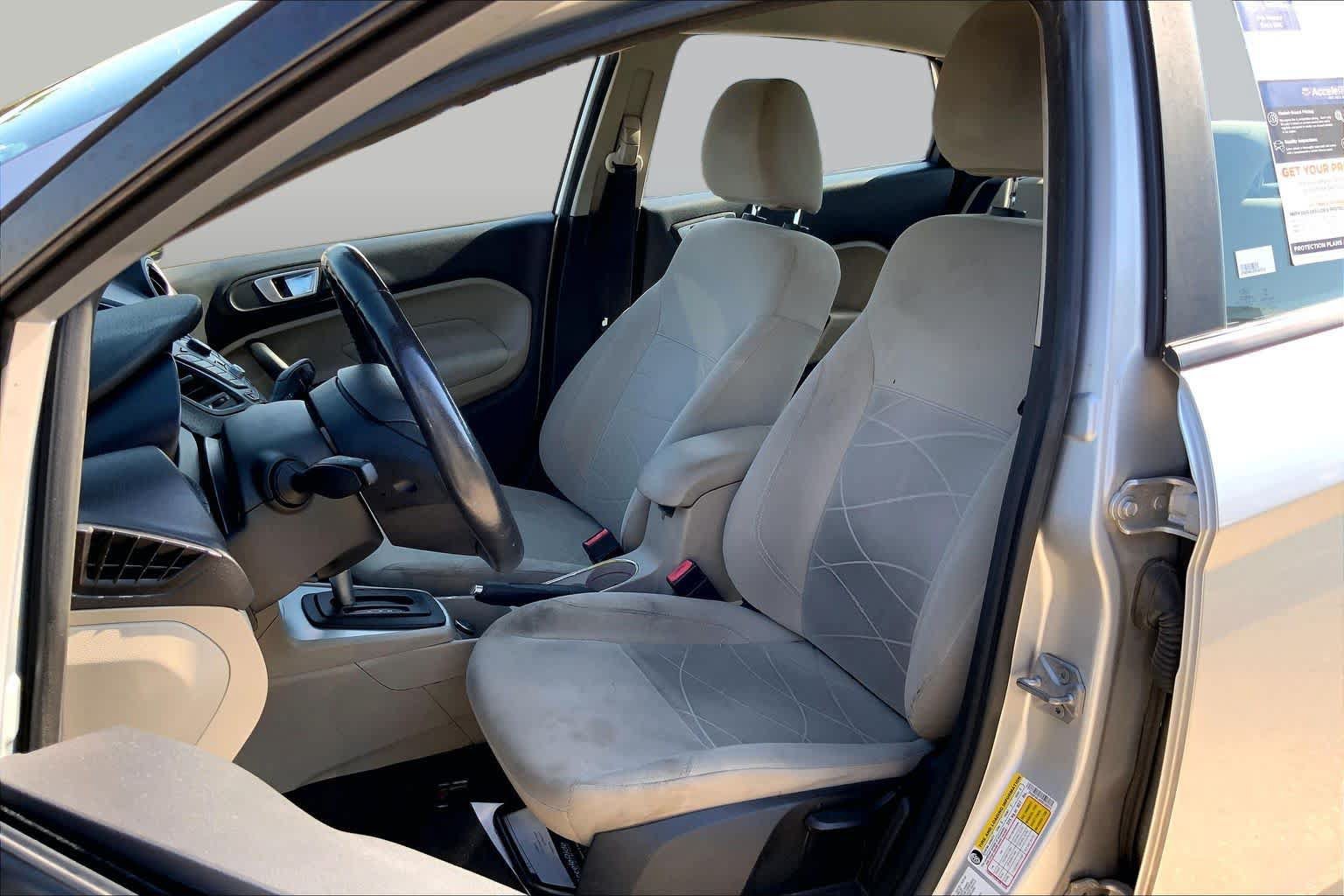 Used 2014 Ford Fiesta SE FWD image 7